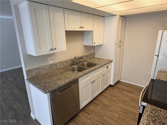 Building Photo - 617 Pepper Tree Cir