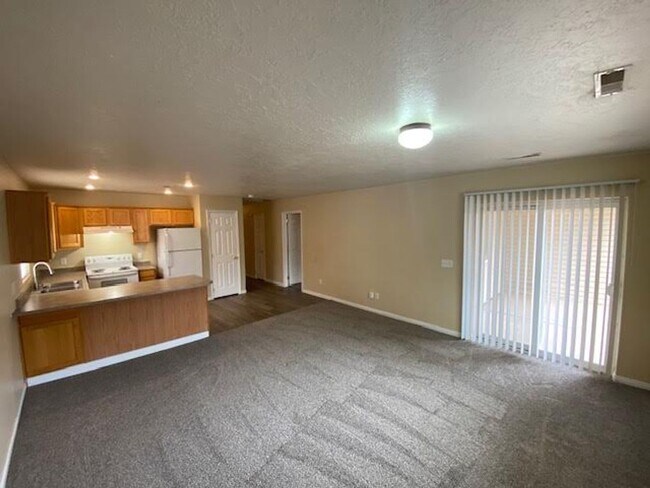 Foto del edificio - 3 Bedroom, 2 Bathroom Twin Home