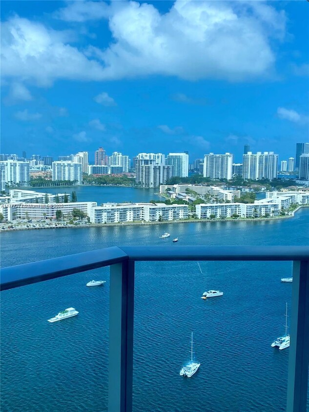 Primary Photo - 17301 Biscayne Blvd