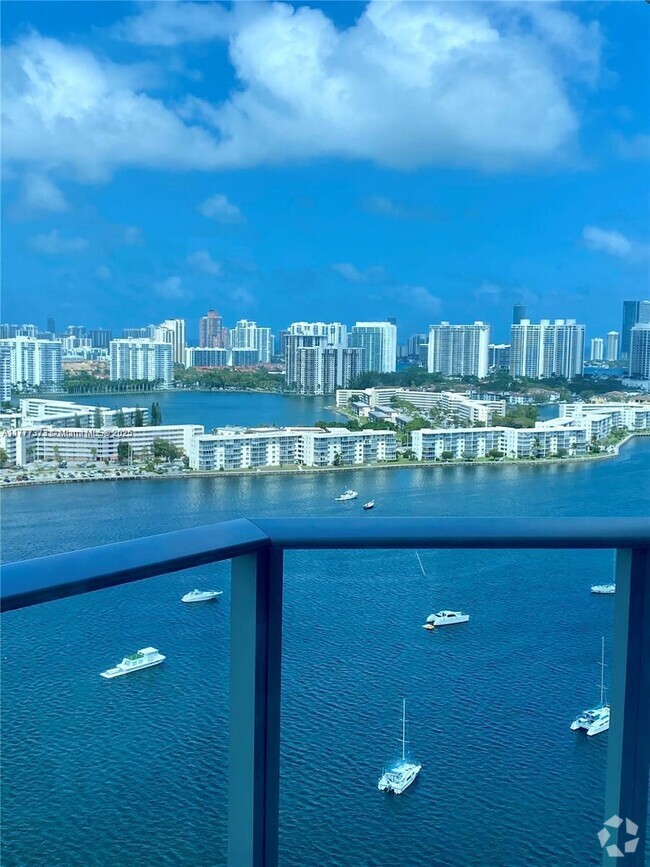 Building Photo - 17301 Biscayne Blvd