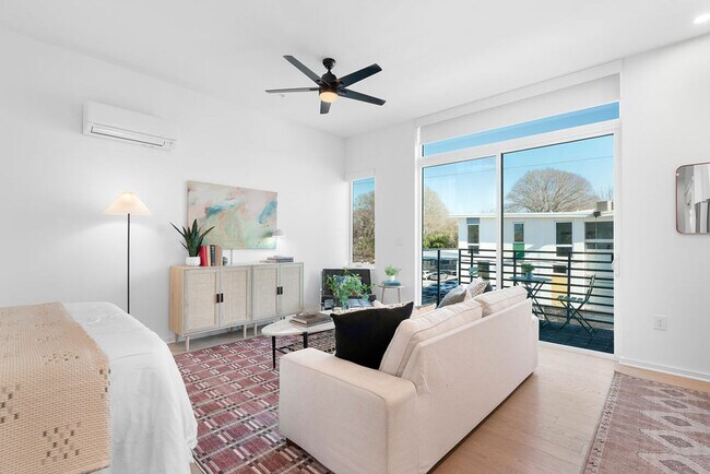 Foto del edificio - Modern downtown condo with premium finishes, private balcony & parking space.