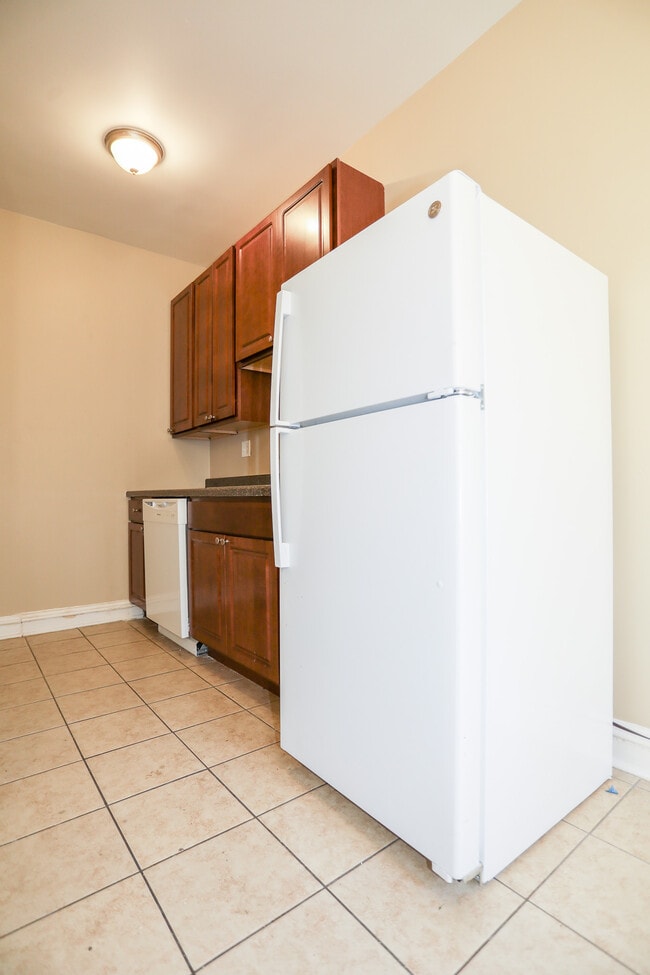 Building Photo - 5011 N Damen Ave