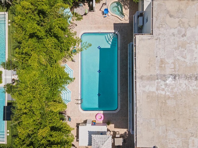 Building Photo - 911 NE 4th St