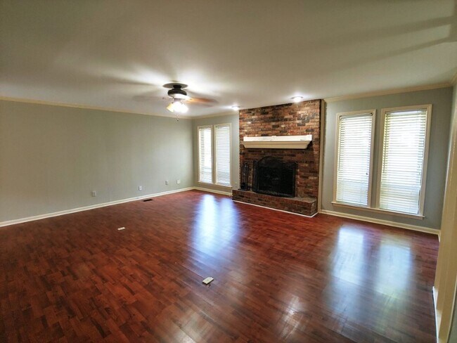 Foto del edificio - 5 Hickory Ln