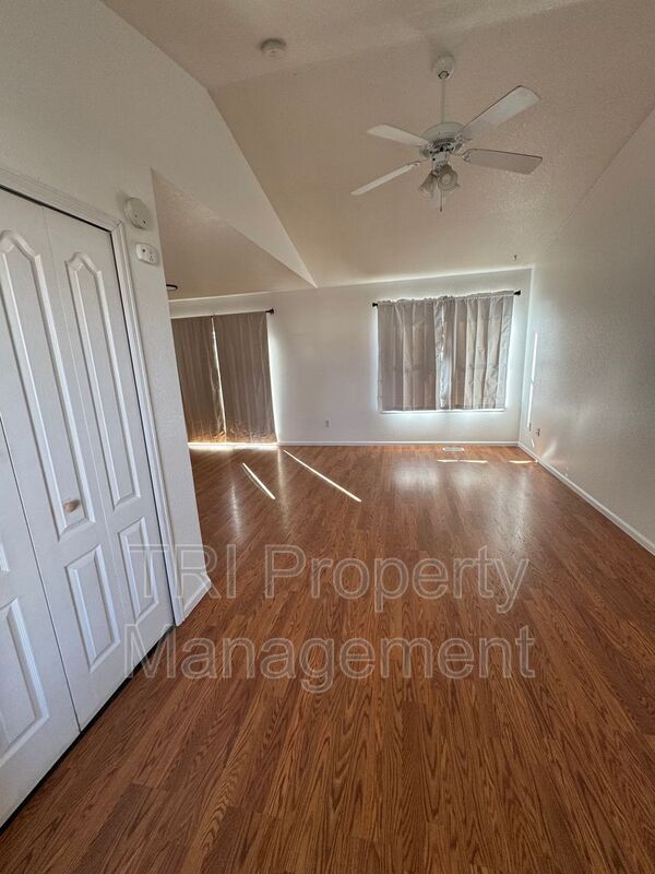 Foto del edificio - 2027 Birch Ave