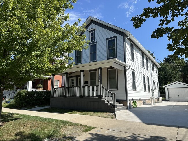 Building Photo - 407 E 8th St