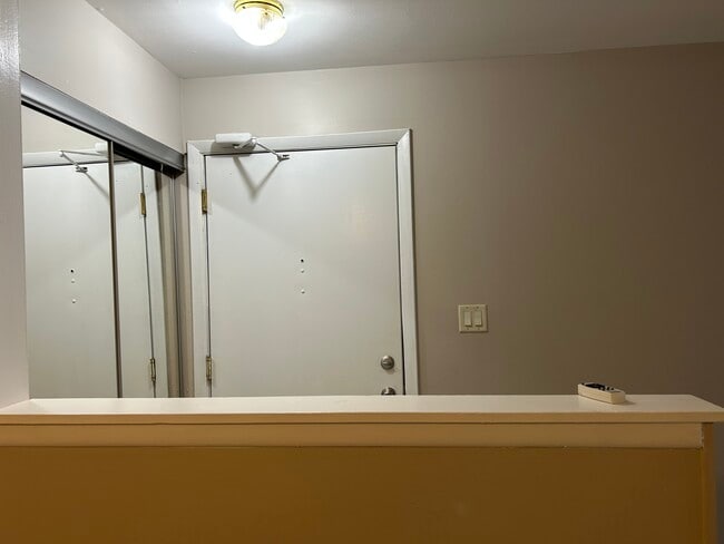 Building Photo - 1075 Valley Ln