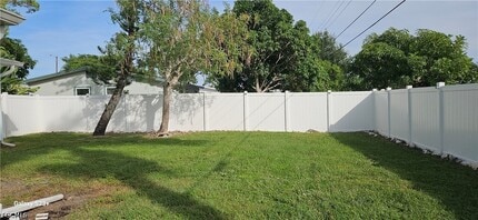 Building Photo - 1626 Grace Ave
