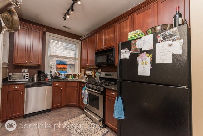 Foto del edificio - 839 W Cornelia Ave