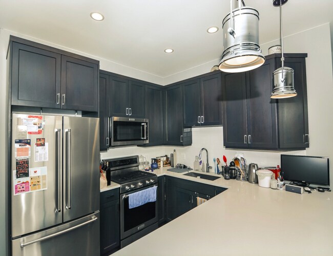 Building Photo - 4324 N Ashland Ave