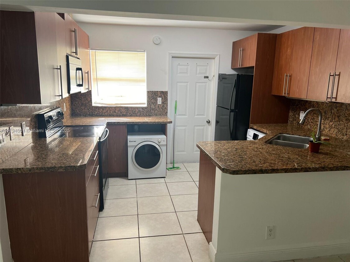 Foto principal - 9203 NW 38th Dr