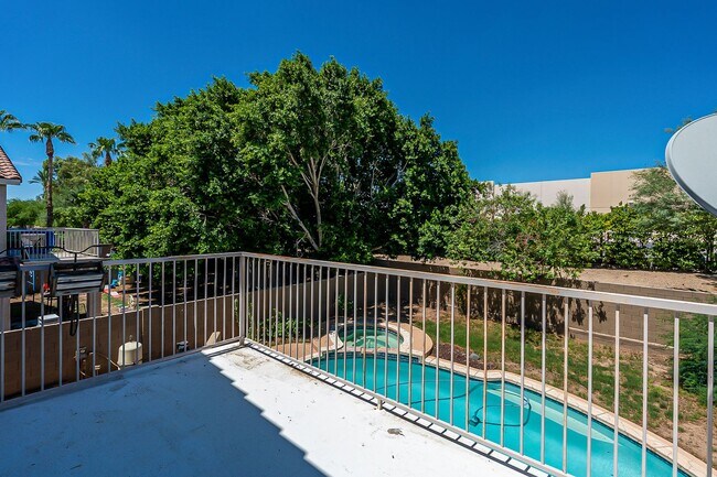 Building Photo - POOL! 3 Beds PLUS Den and HUGE Loft!