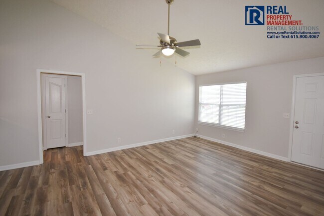 Building Photo - *PENDING* Adorable 3 bd 2 ba home off of S...