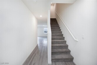 Building Photo - 6085 Lily Gdn St