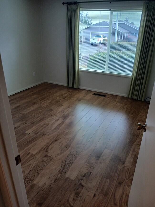 Dormitorio delantero - 3357 Walnut Pl NW