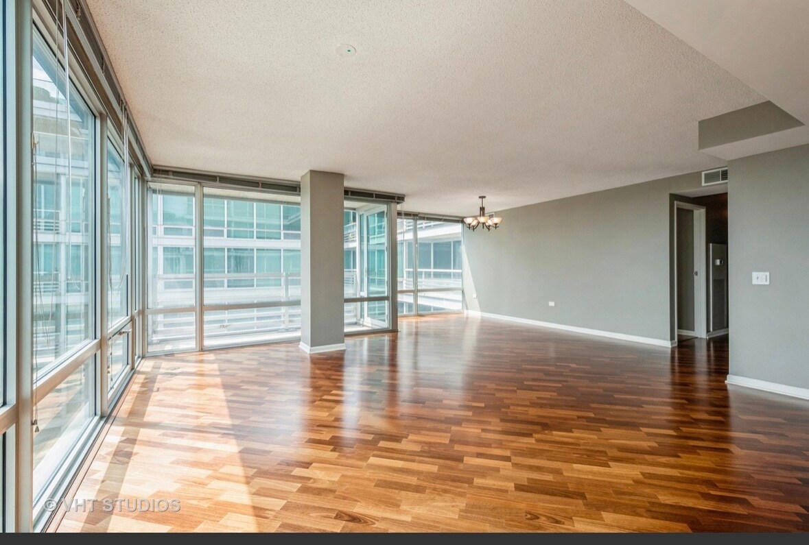Foto principal - 9715 Woods Dr