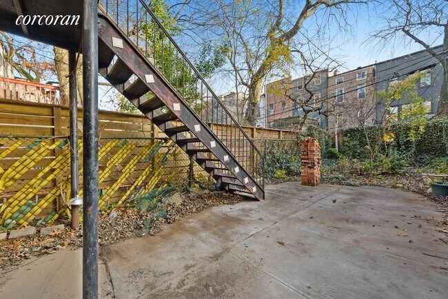 Building Photo - 542 Lexington Ave