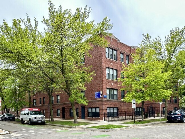 Foto del edificio - 2217 W Eastwood Ave