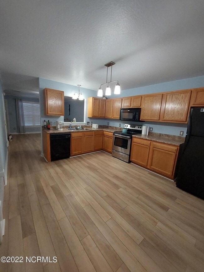 Building Photo - 205 Ashwood Dr