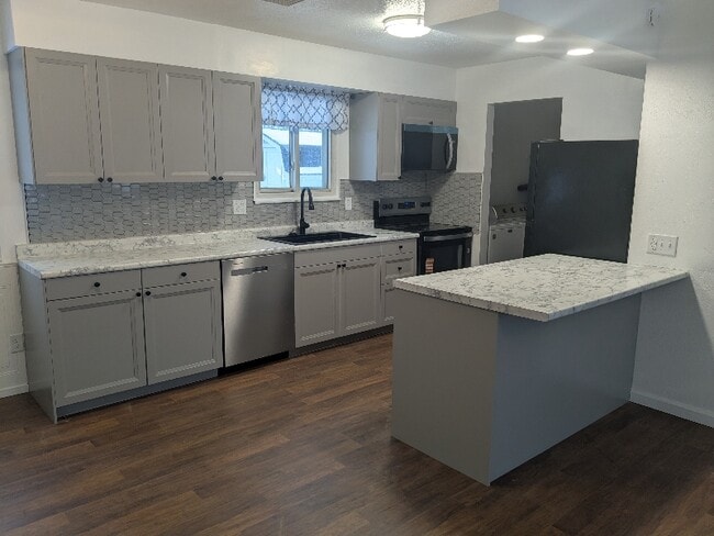 Building Photo - 1328 Colonial Ln