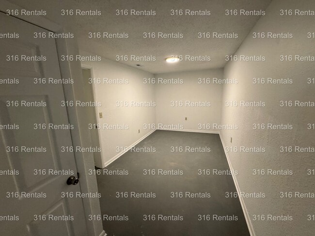 Building Photo - 1101 Hoch