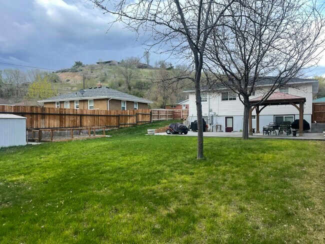 Foto del edificio - 249 Thurston Avenue