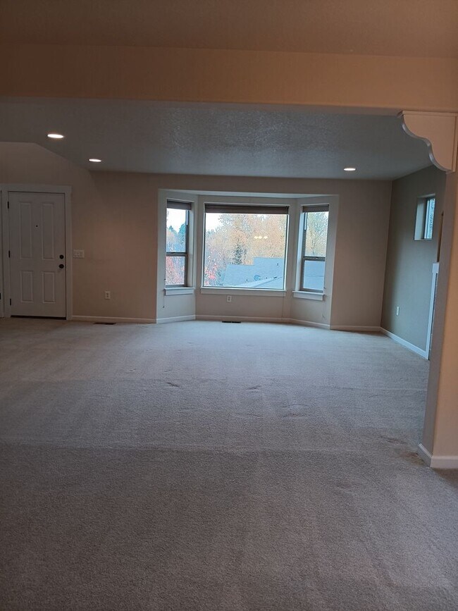 Foto del edificio - Beautiful Townhouse in West Salem is Ready For You!