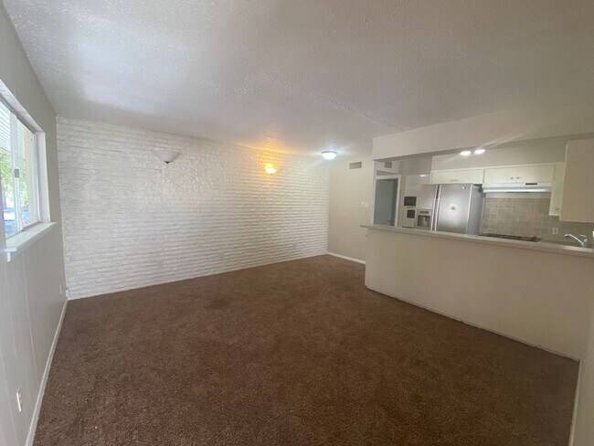 Foto del edificio - UT PRE-LEASE: West Campus 2 bed/1 bath fou...