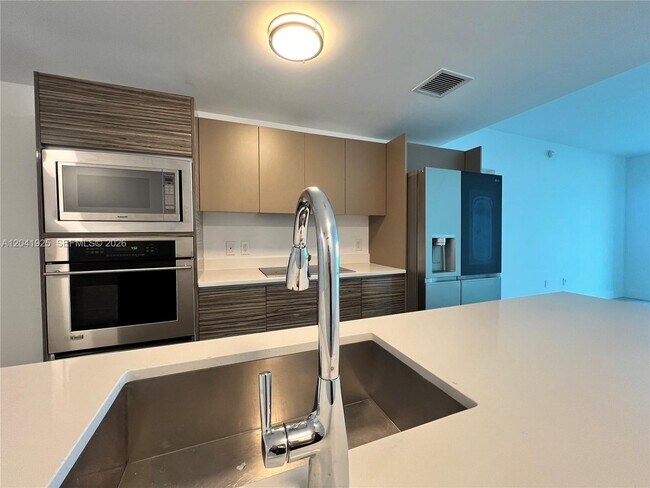 Foto del edificio - 460 NE 28th St