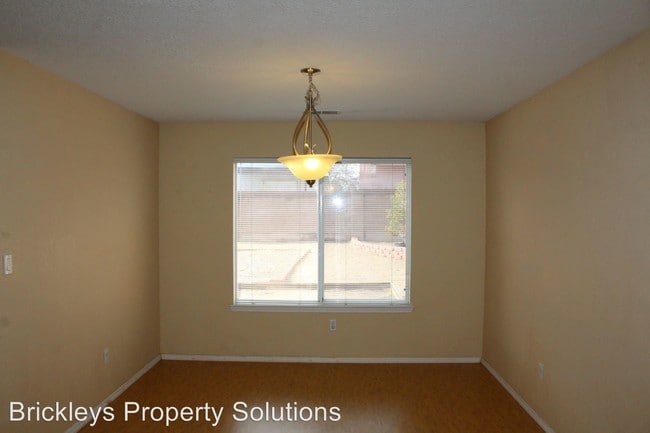 Building Photo - 4 br, 2.5 bath House - 543 Sky Tower St. SW