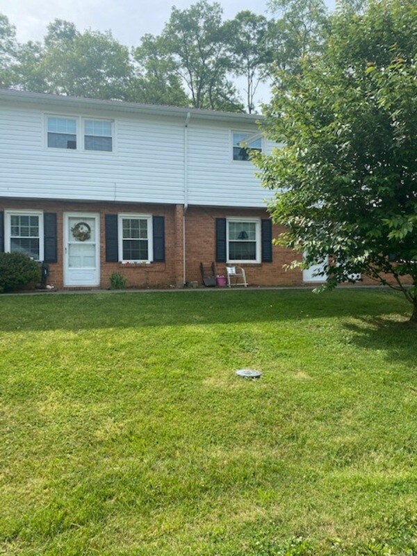 208 Lowe St, Buchanan, VA 24066 Condo for Rent in Buchanan, VA