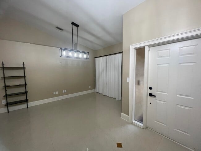 Building Photo - 6643 NW 48th St