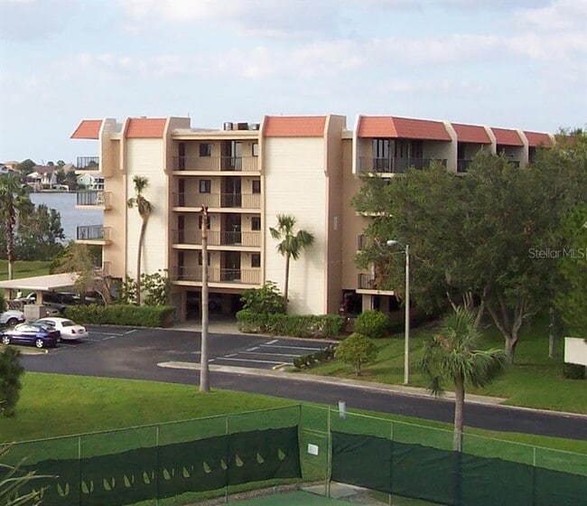 Building Photo - 2700 Bayshore Blvd