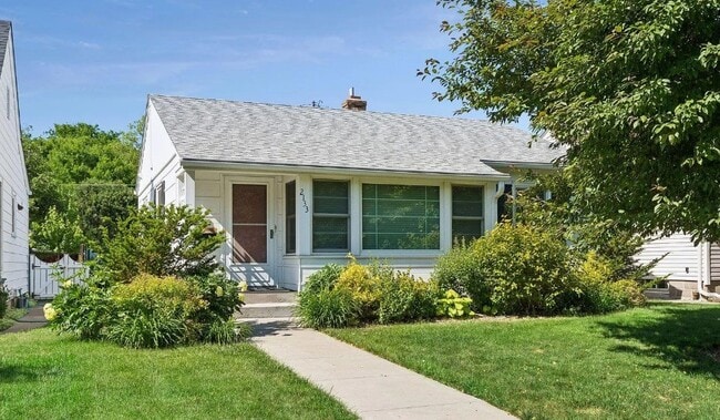 Building Photo - 2133 W Highland Pkwy