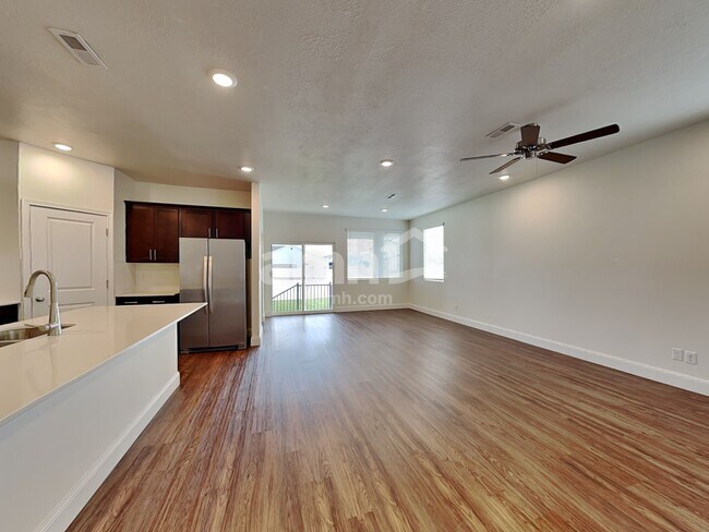 Foto del edificio - 3371 S 2580 W