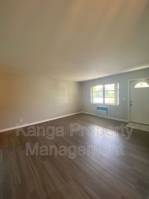 Foto del edificio - 612 Prosperity Farms Rd