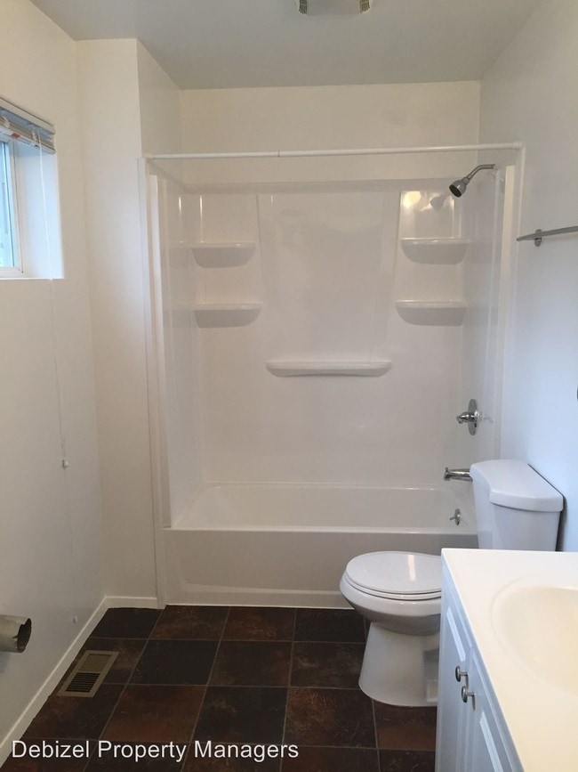 Building Photo - 5 br, 2 bath Apartment - 511 S. 35th