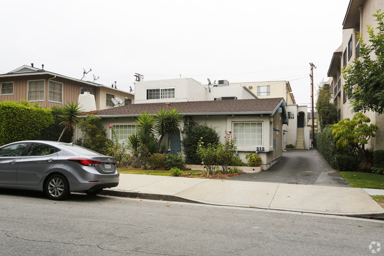 Primary Photo - 212 N Cedar St