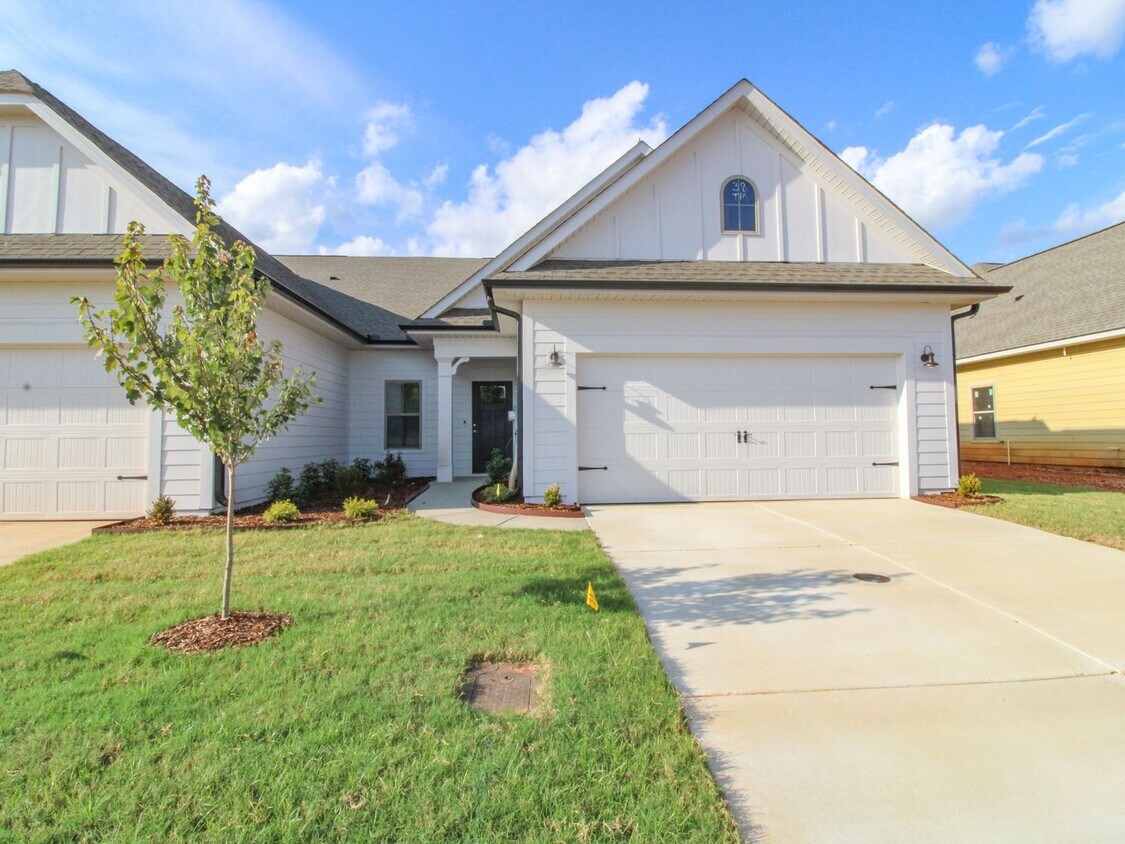 Foto principal - RENT SPECIAL of $1,695/MONTH for 12 MONTHS...