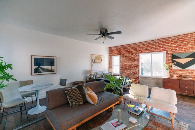 Building Photo - 1006 N El Centro Ave