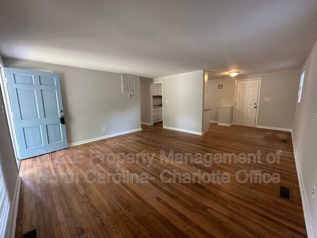 Foto del edificio - 908 Chatham Ln