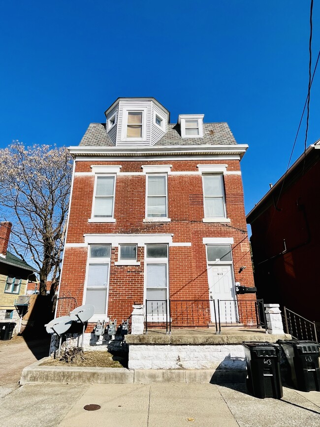 Building Photo - 613 W Breckinridge St