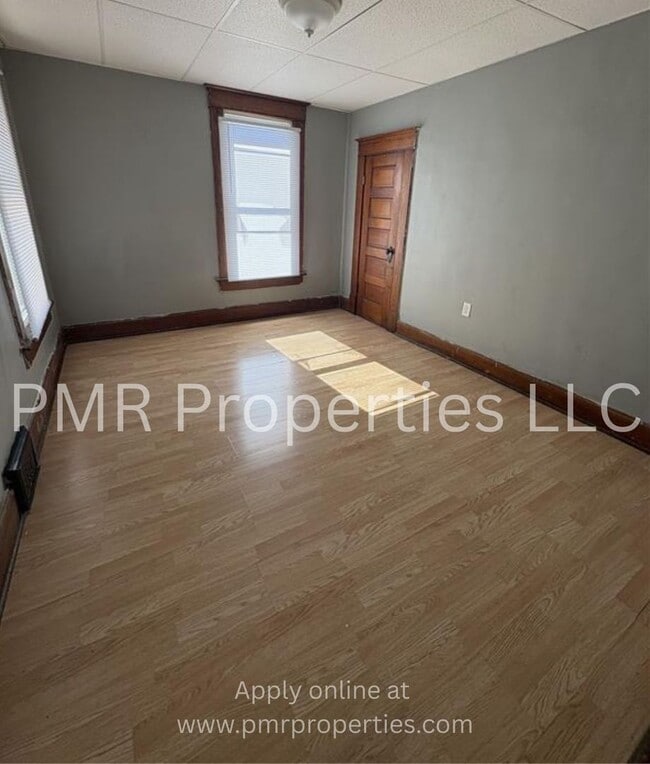 Building Photo - 4 Bedrooms/ 2 bathrooms House