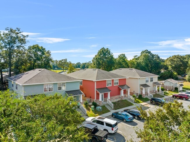 Building Photo - 833 Arbor Lake Dr