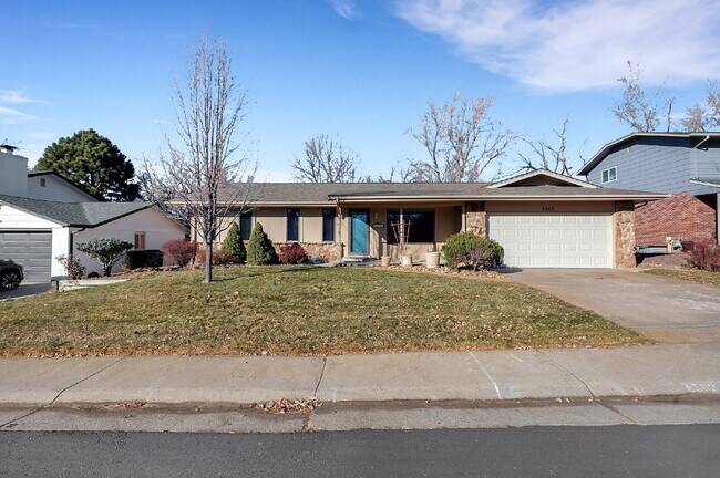 Foto del edificio - Updated 4-Bedroom Home in DTC – Vaulted Ce...