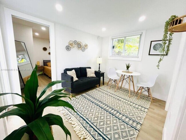 Foto del edificio - 2612 SW 12th St