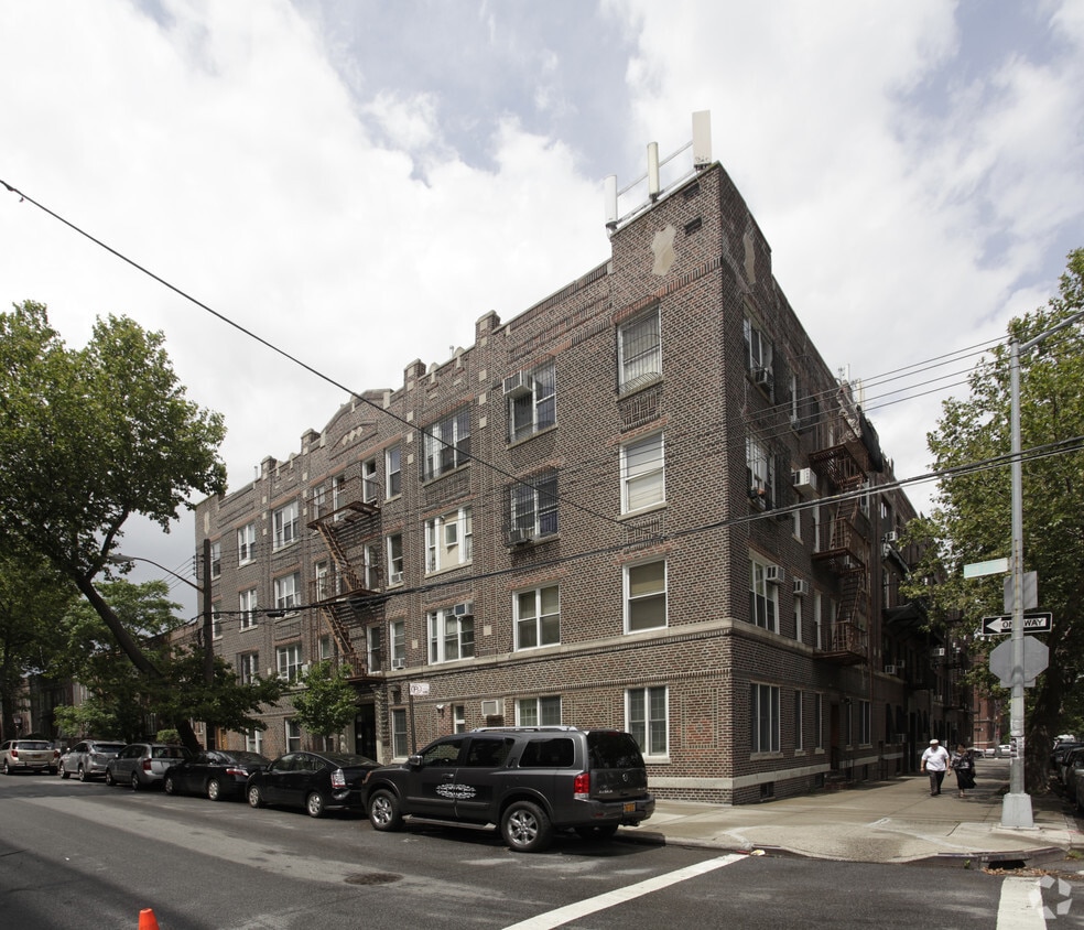 Building Photo - 973 47th St