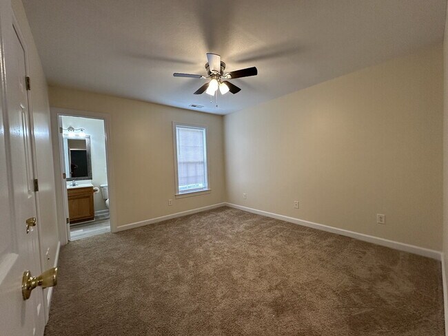 Building Photo - 606 Springwood Dr