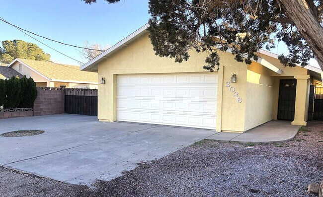 Foto del edificio - Centrally Located