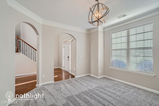 Building Photo - 4 br, 3 bath House - 301 Arbor Place UNIT